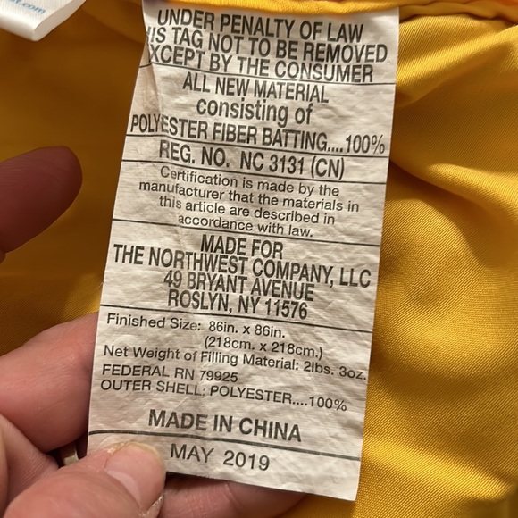 Lakers comforter and pillow sham set- like new - Picture 9 of 12